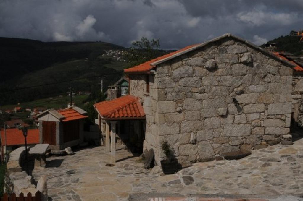 Gasthaus Refugio Dos Cregos Riba de Mouro Exterior foto
